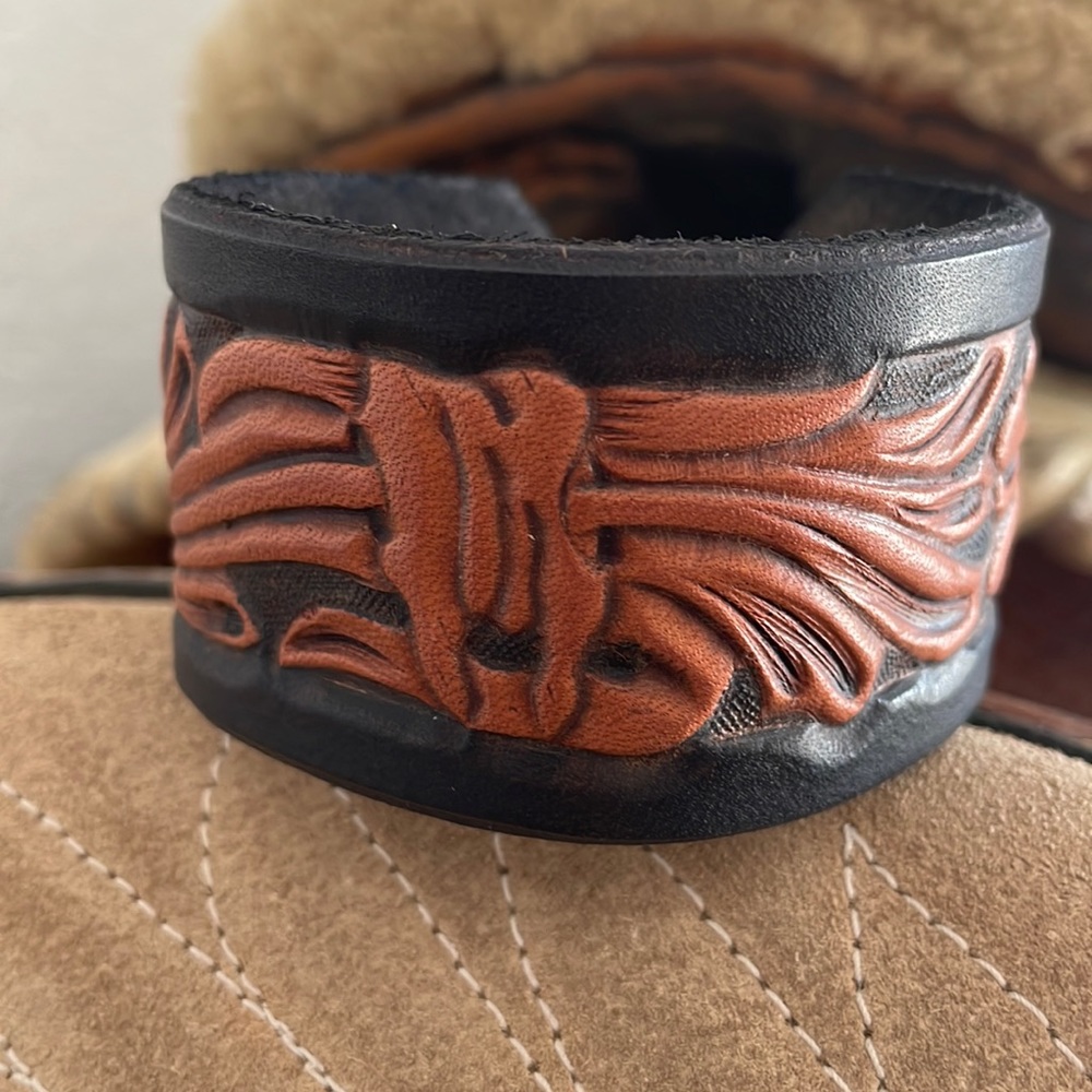 Handmade Leather Tooled Bracelet - Picture 1 of 4